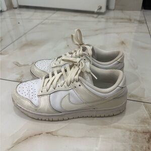 White/cream Nike Dunks Women’s 8